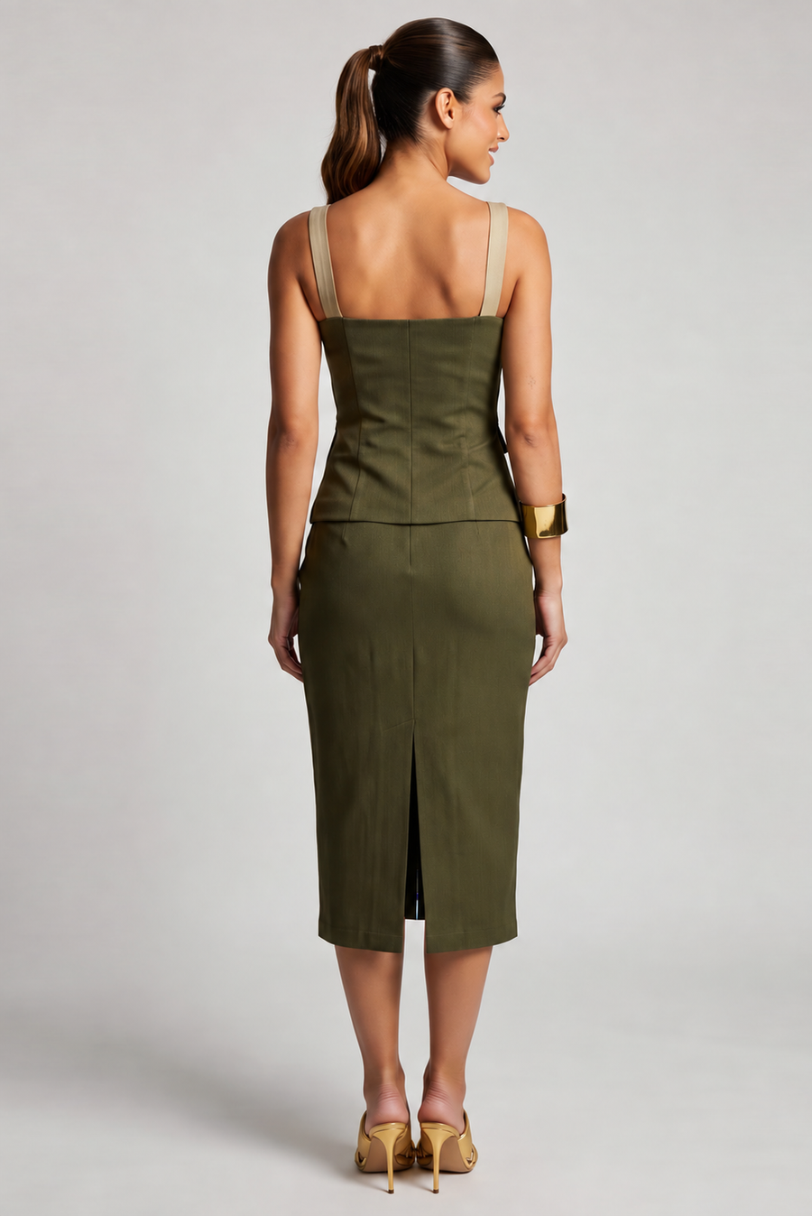COR: VERDE MILITAR [colmeia-image:264c5a26-a2f8-48e7-8f0f-63155244568a]