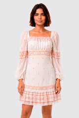 Vestido Curto Com Mangas Longas