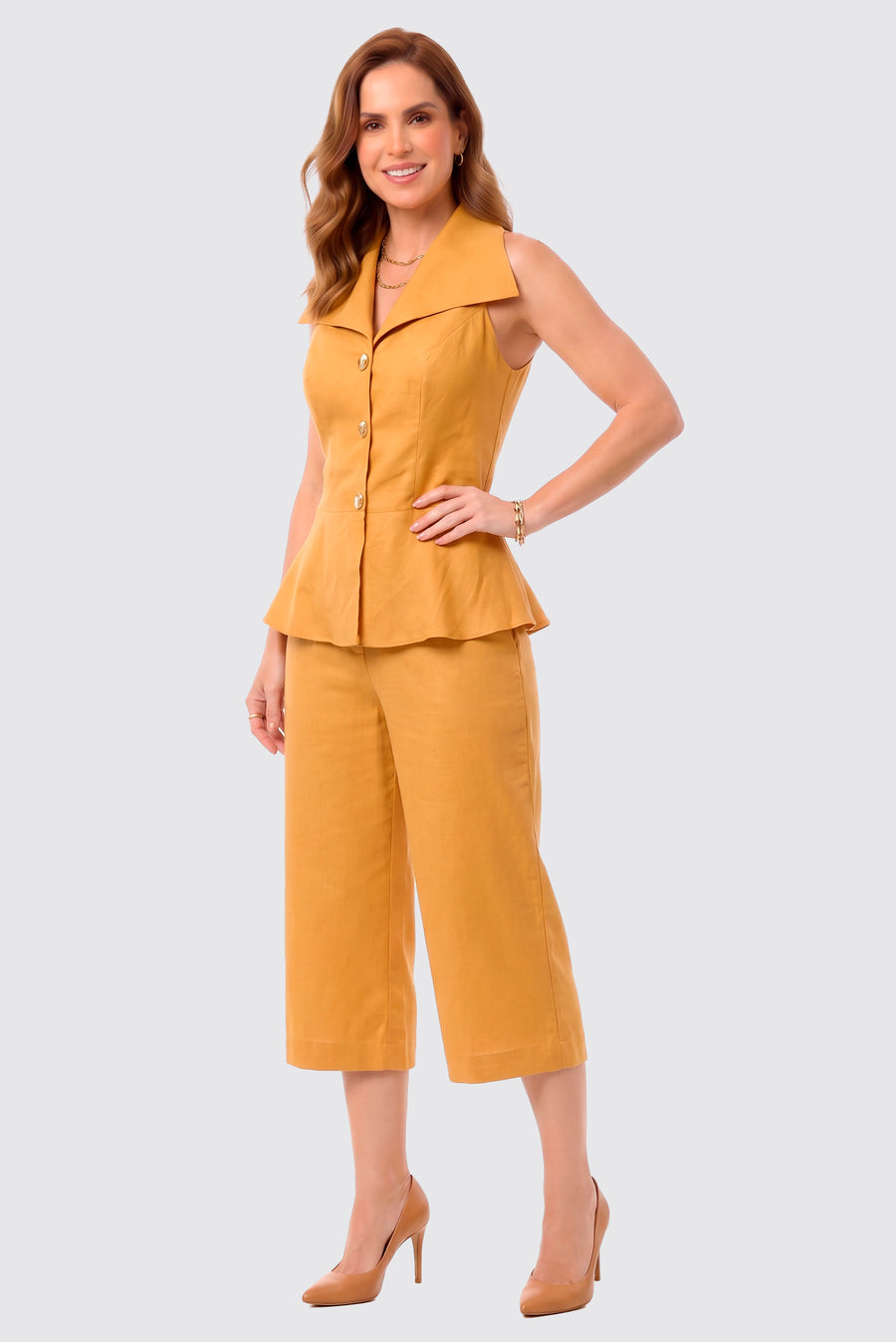 Conjunto Colete Com Peplum E Bermuda