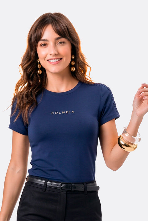 Blusa Com Aplicacao No Ombro